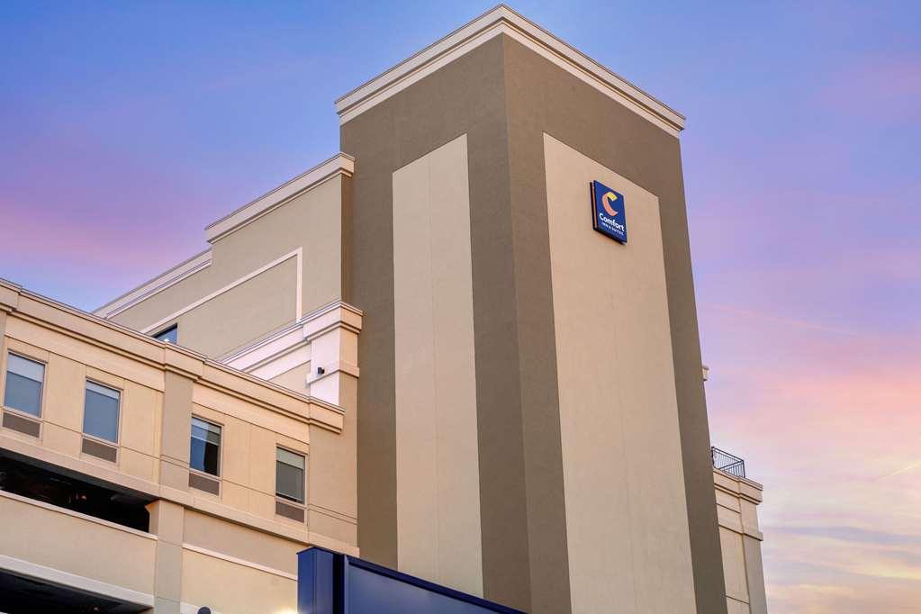 Comfort Inn & Suites Newark Liberty International Airport المظهر الخارجي الصورة