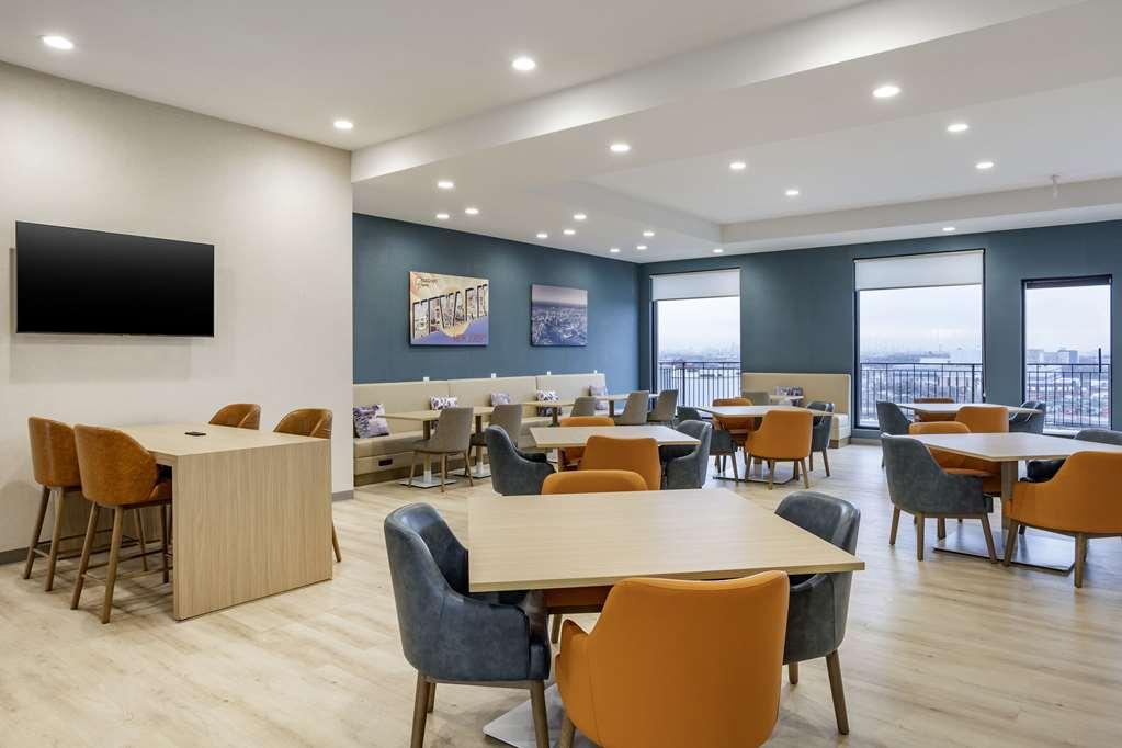 Comfort Inn & Suites Newark Liberty International Airport المطعم الصورة